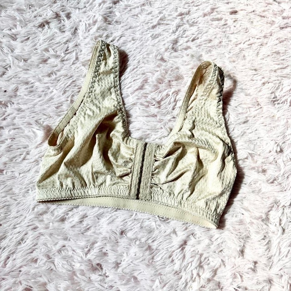 Front Clasp Cream Mature Wireless Bralette Womens 34 Casual Grandma Core Comfort